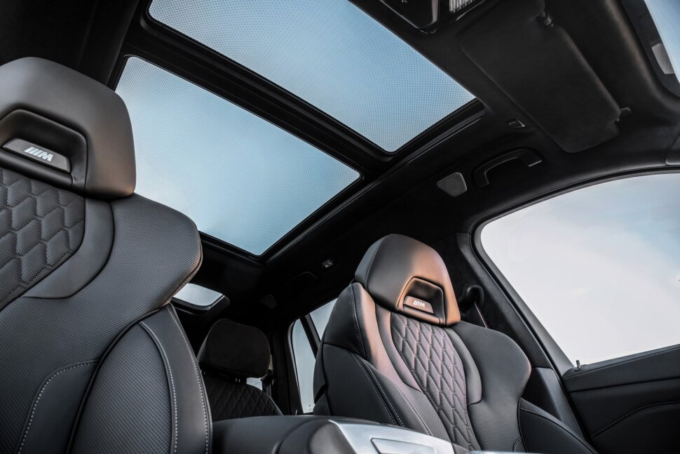 Sunroof vs. Moonroof: What’s the Difference?